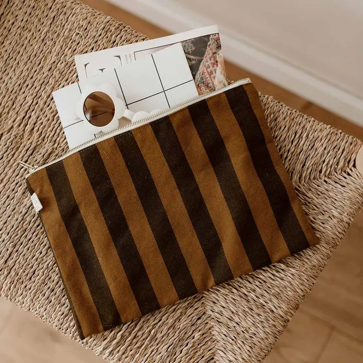 Pochette : 30x21cm rayée